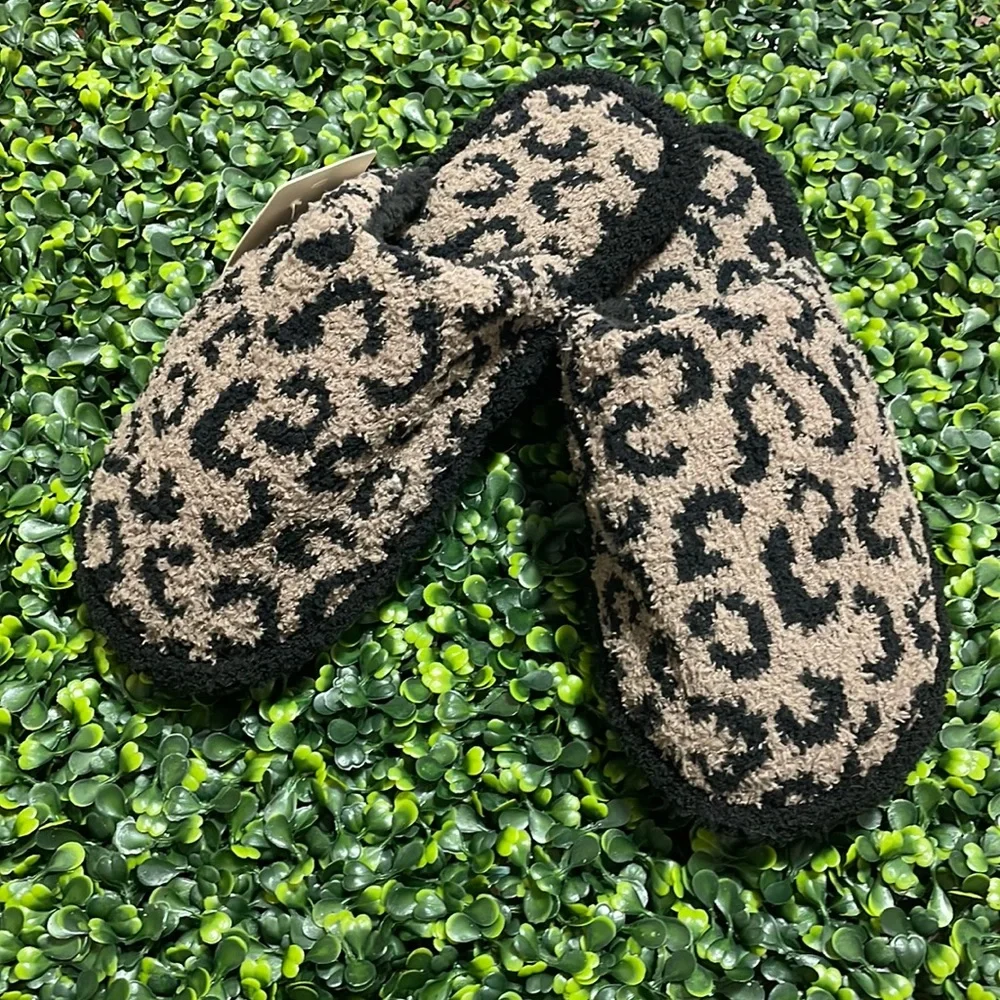 🎉❤️ NEW SALE! Luxe Leopard Slippers S/M Euro 38-39 Valentine's Easter Gifts - Picture 1 of 2